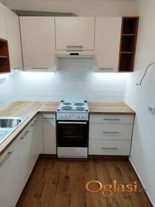 Prodajem trosoban stan u Temerinu